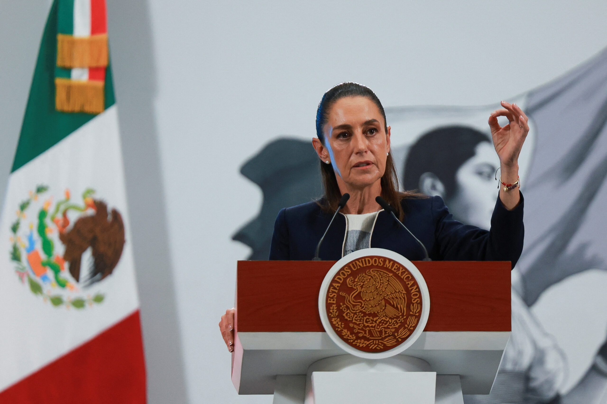 Sheinbaum descarta amenaza de invasión tras reportes de drones en frontera con EU